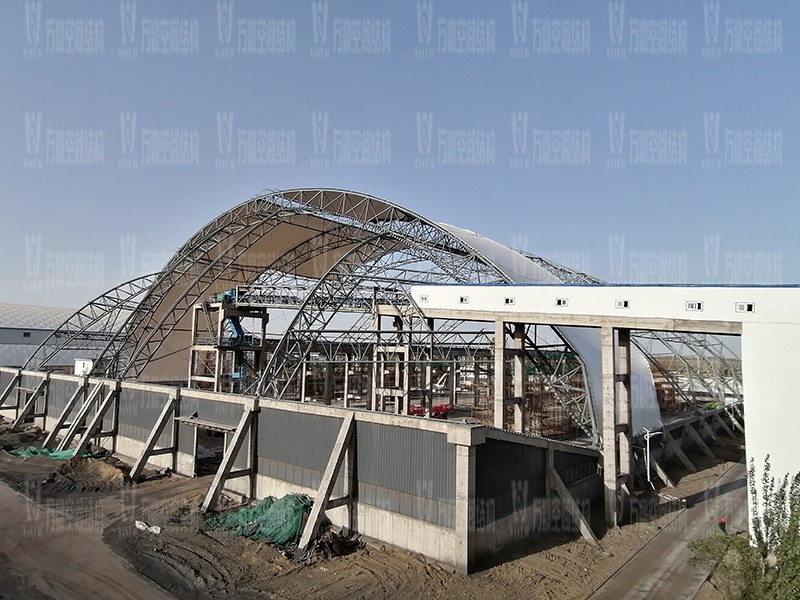 內(nèi)蒙能源長城五礦選煤廠鋼骨架膜棚建設(shè)項(xiàng)目膜結(jié)構(gòu)安裝中 內(nèi)蒙能源長城五礦選煤廠鋼骨架膜棚建設(shè)項(xiàng)目膜結(jié)構(gòu)安裝中