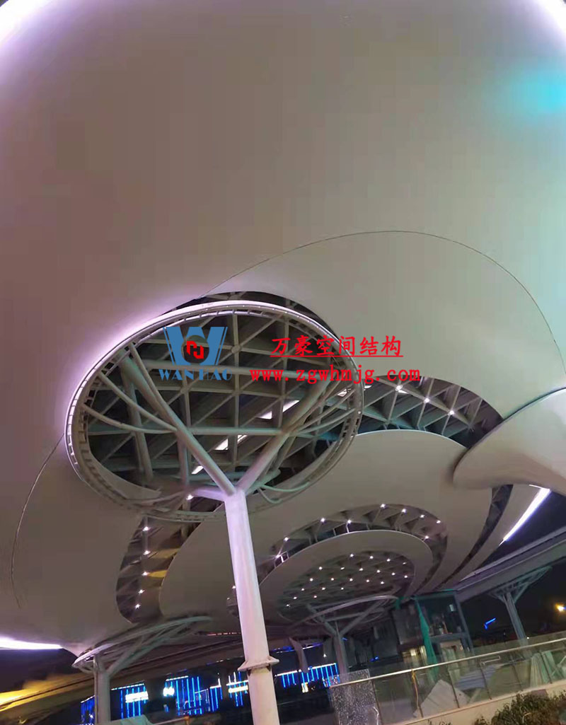 張家港高鐵站前復雜結構“蝴蝶再現”即將圓滿竣工
