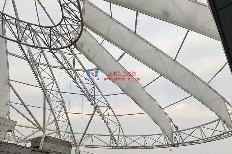 明宇廣場6號地塊商業(yè)（萬達廣場）改造項目鋼膜結(jié)構(gòu)ETFE蓋頂天幕工程