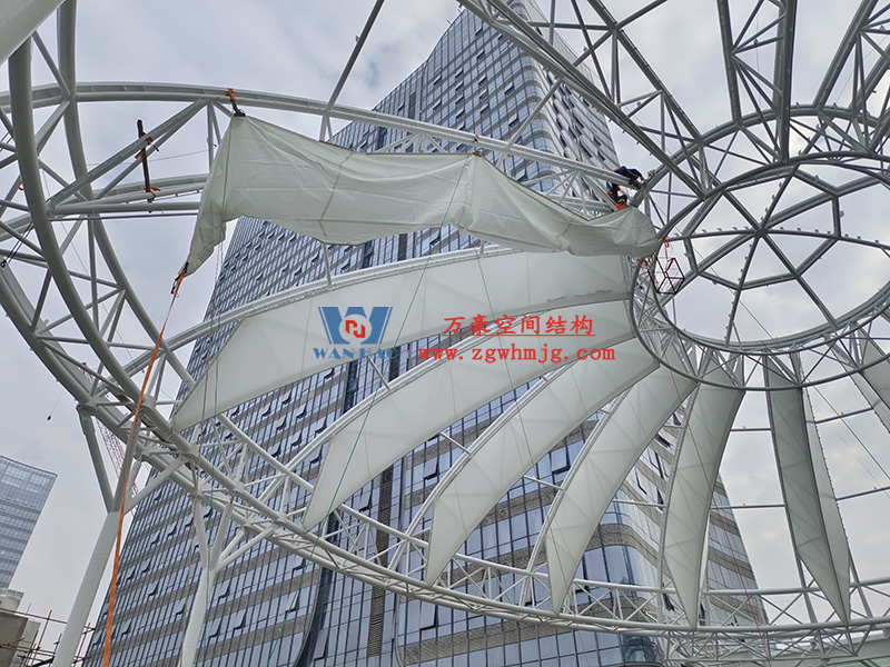 明宇廣場6號地塊商業(yè)（萬達廣場）改造項目鋼膜結(jié)構(gòu)ETFE蓋頂天幕工程