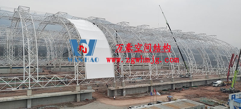 四川高興煤炭儲(chǔ)備基地建設(shè)項(xiàng)目鋼結(jié)構(gòu)接近尾聲，膜結(jié)構(gòu)開始安裝